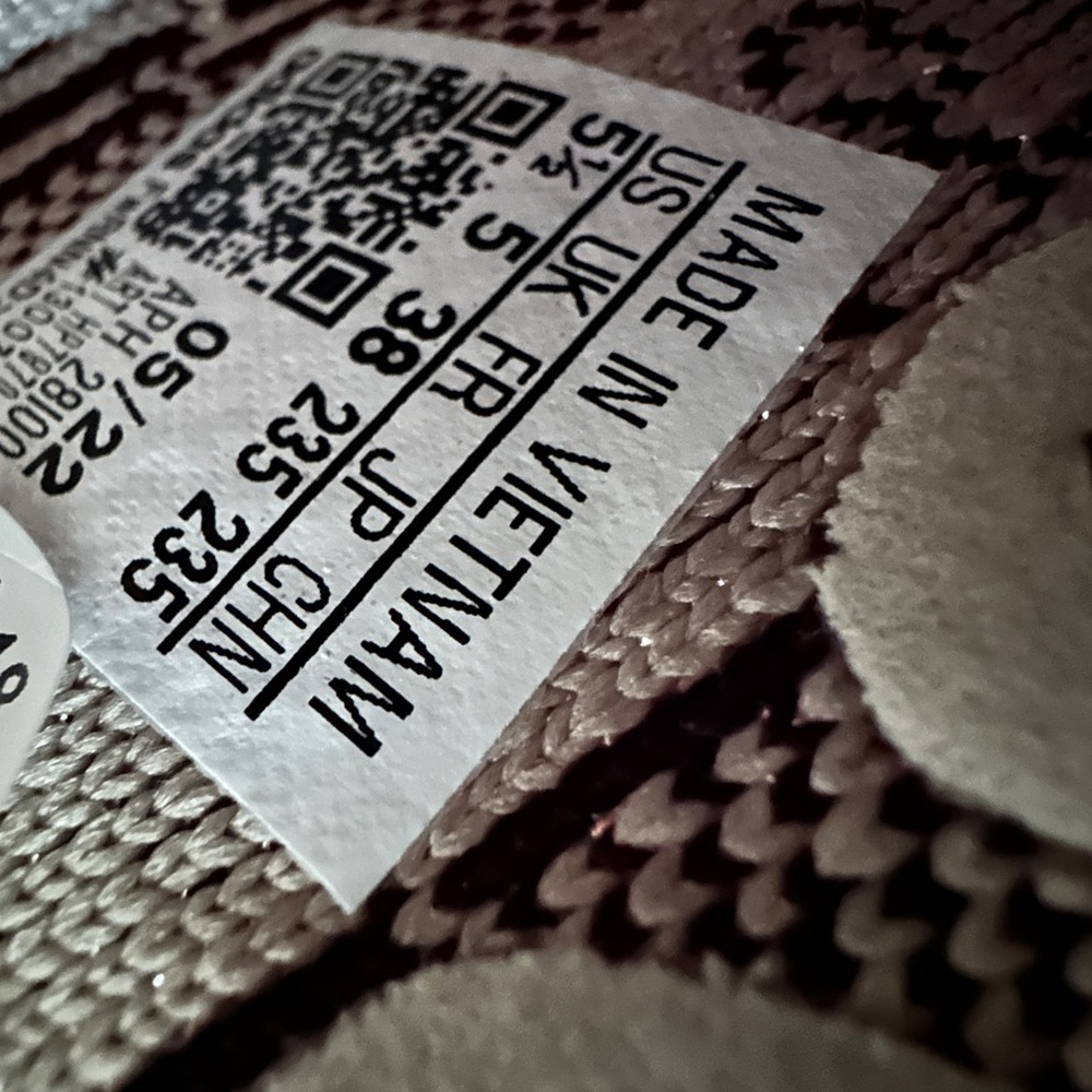 Yeezy Boost 350 V2 Slate made by adidas (NEW) - Picture 6 of 6
